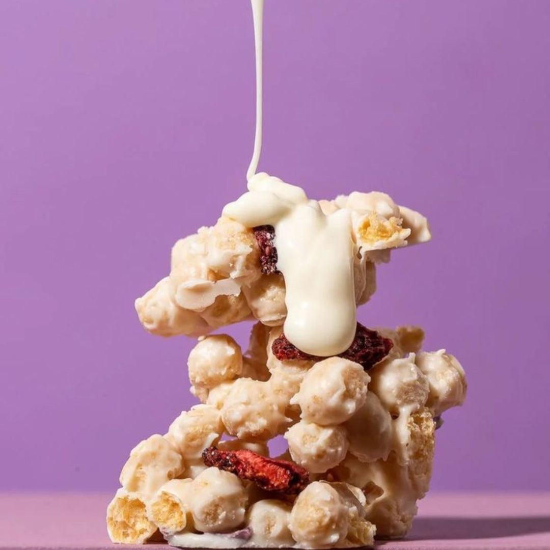 ÑAM QUINOA BITES 50 g   Chocolate Blanco con Fresas Deshidratadas
